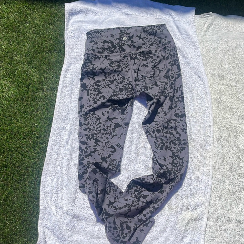 Lululemon wunder hi-rise tight size 8 or 10